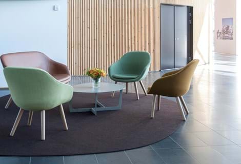 løst tæppe i filt på kontor